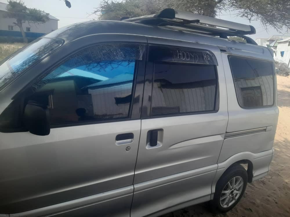 Gaadhi iib ah : Dihatsu 4WD