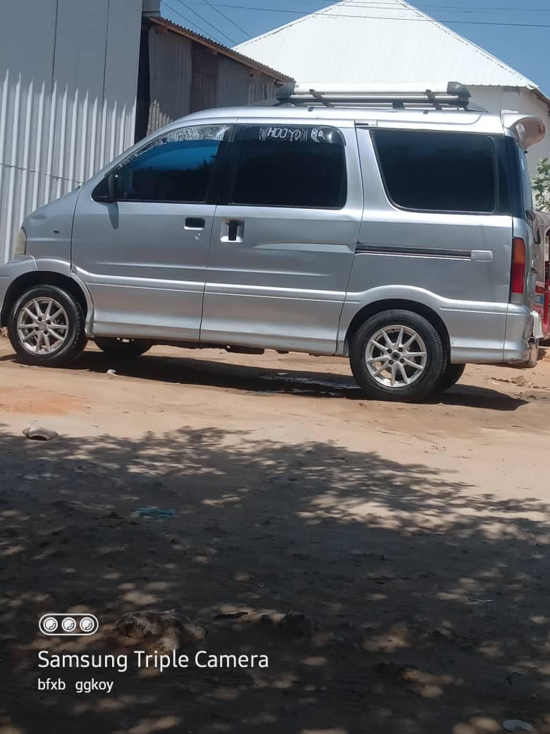 Gaadhi iib ah : Dihatsu 4WD