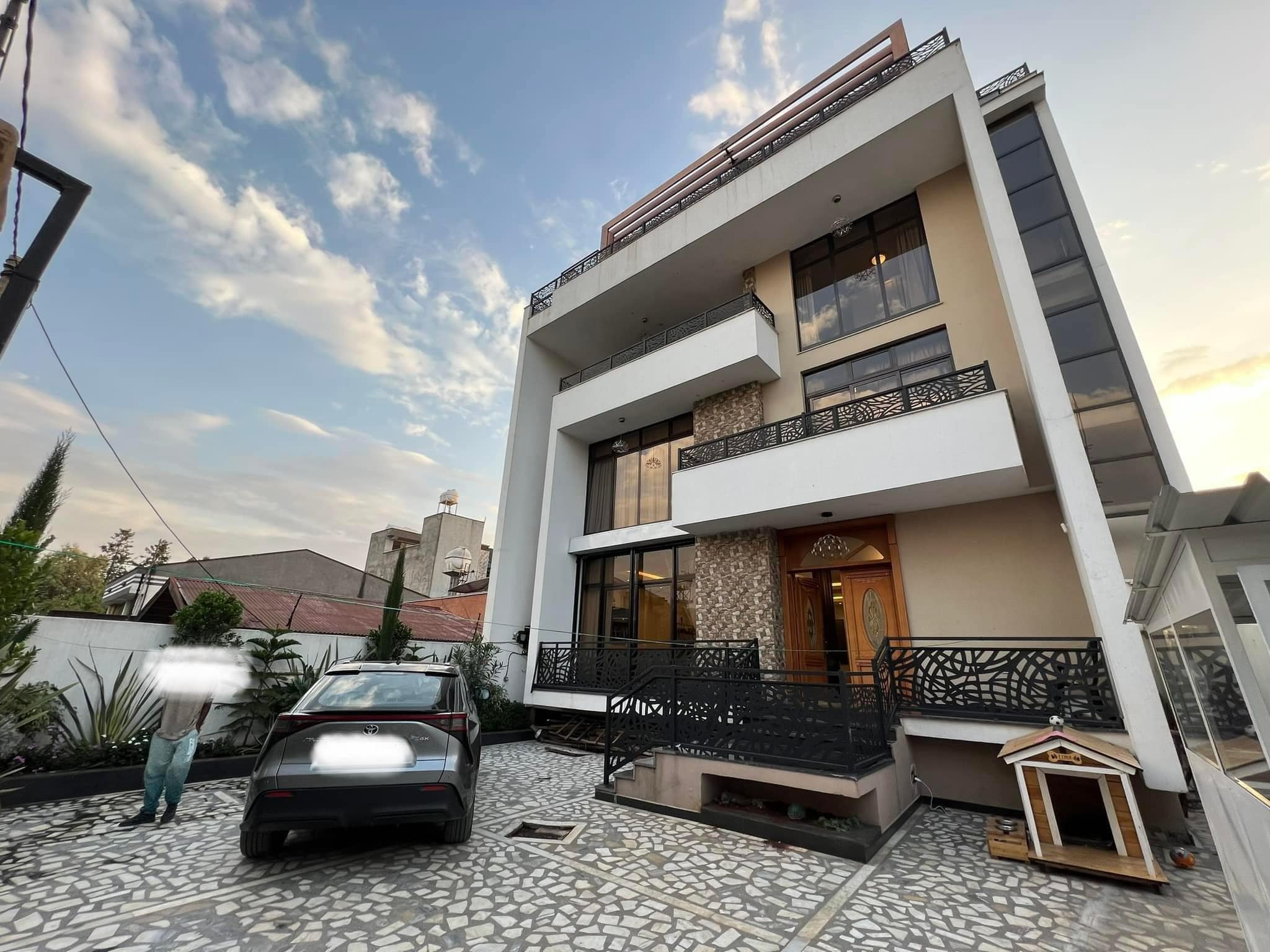 ADDIS ABABA: Modern Unique House For Rent