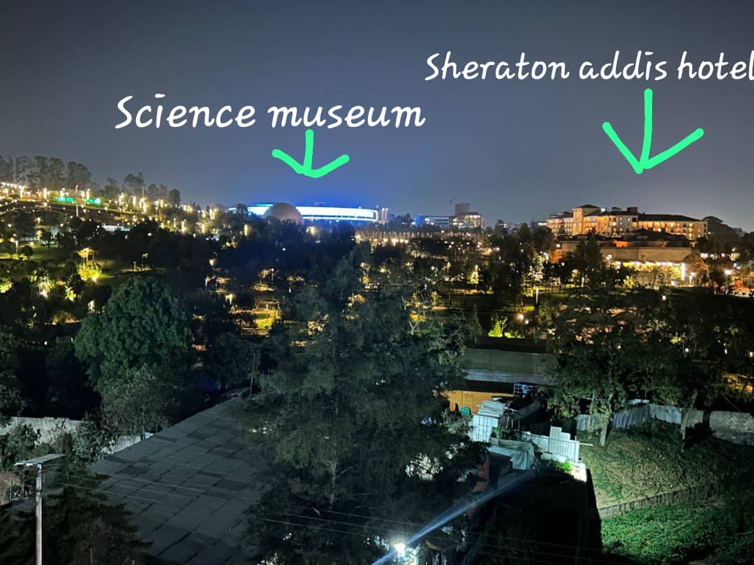 በማለቅ ላይ ያሉ አፓርትመንቶች እና የንግድ ሱቆች