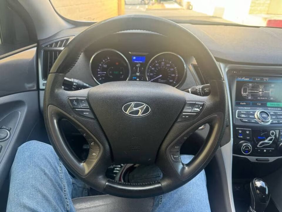 DUBAI: HUNDAI SUNATA (HYBRID) US SPECS