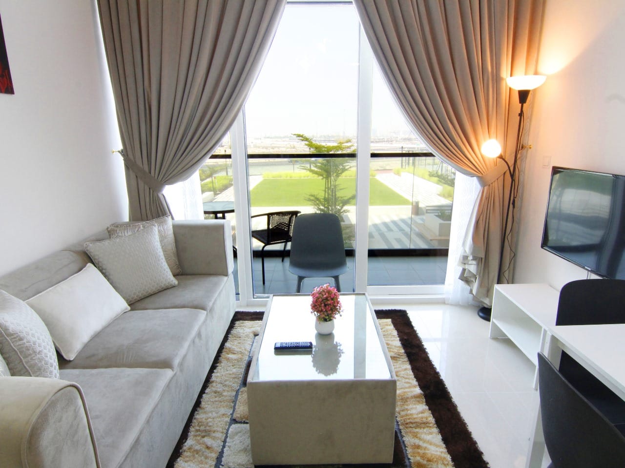 DUBAI: Fully Furnished Bedroom