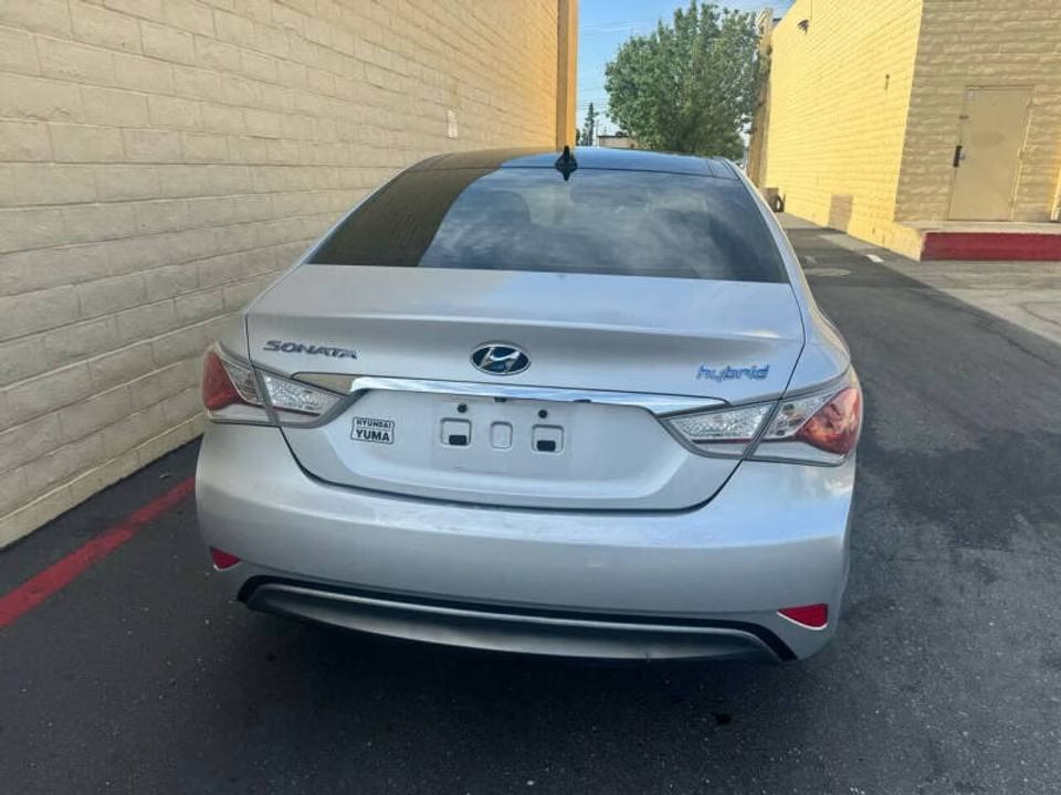 DUBAI: HUNDAI SUNATA (HYBRID) US SPECS