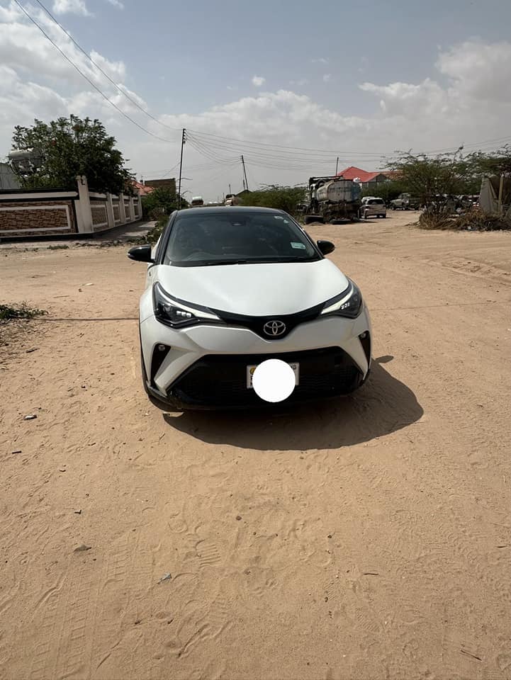 HARGEISA: Toyota C-HR hybrid For Sale