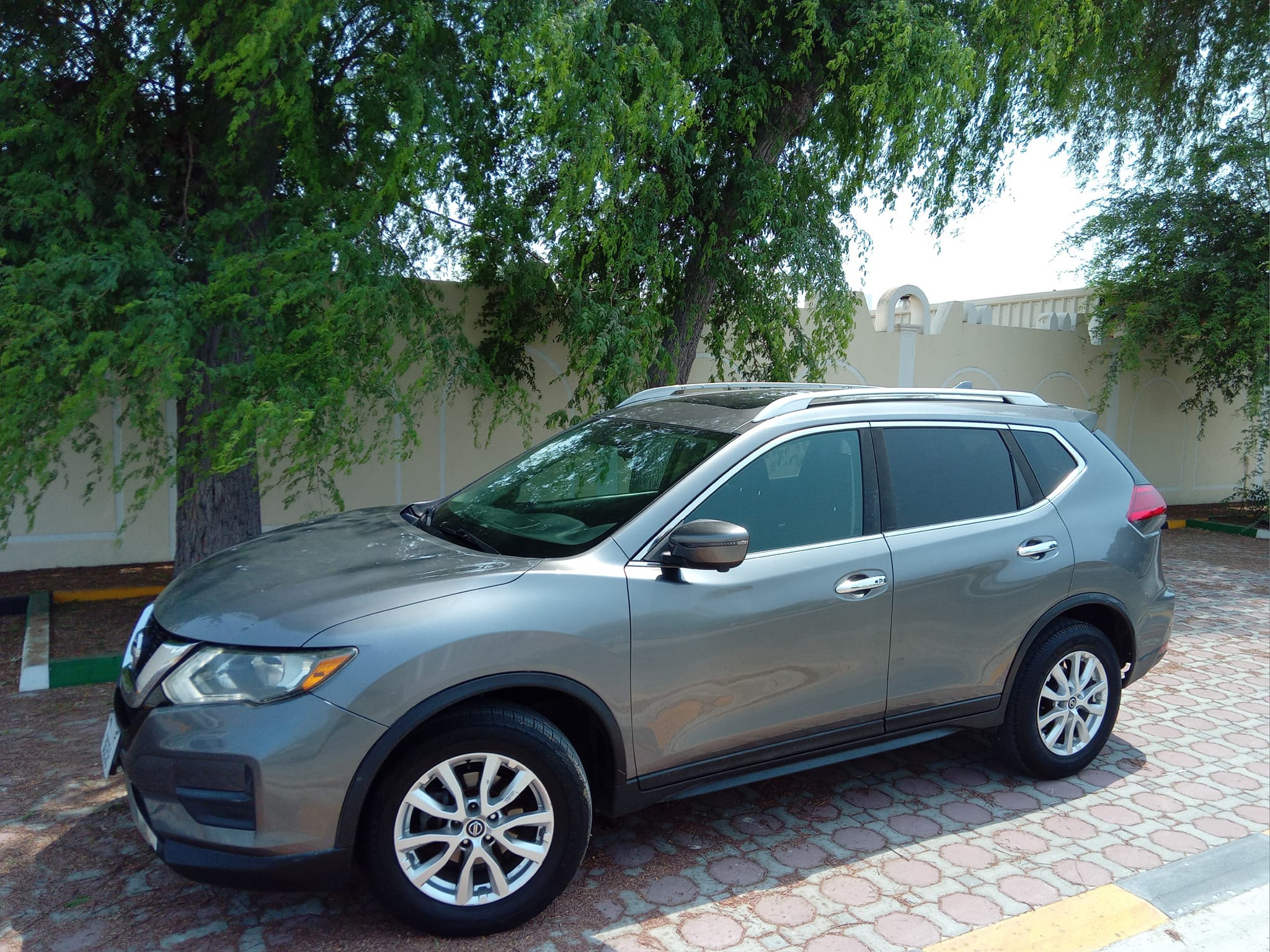 DUBAI: Nissan Rouge Ext rail SV Model 2017 For Sale