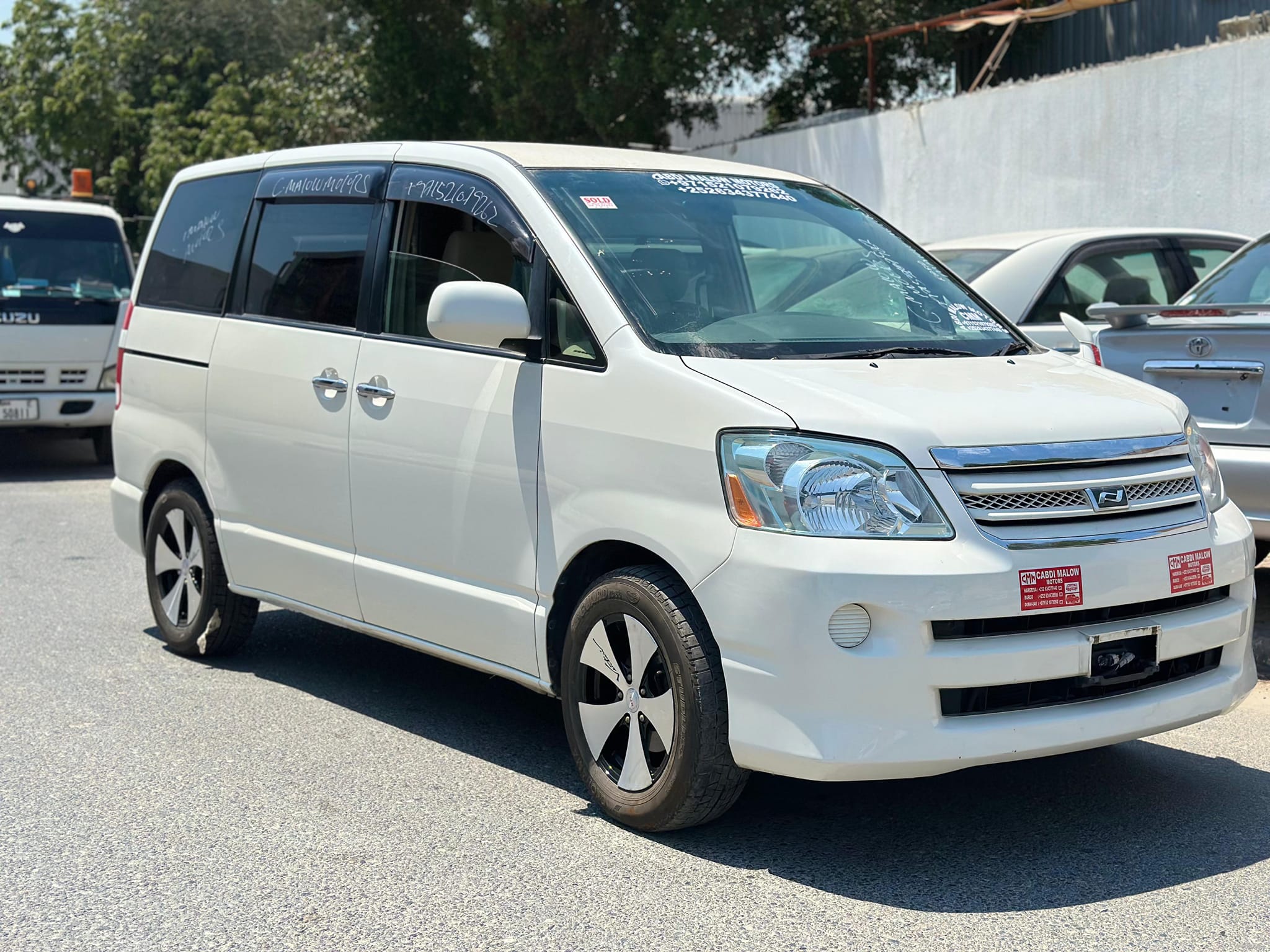 HARGEISA: Brand New NOAH Model 2006 For Sale.