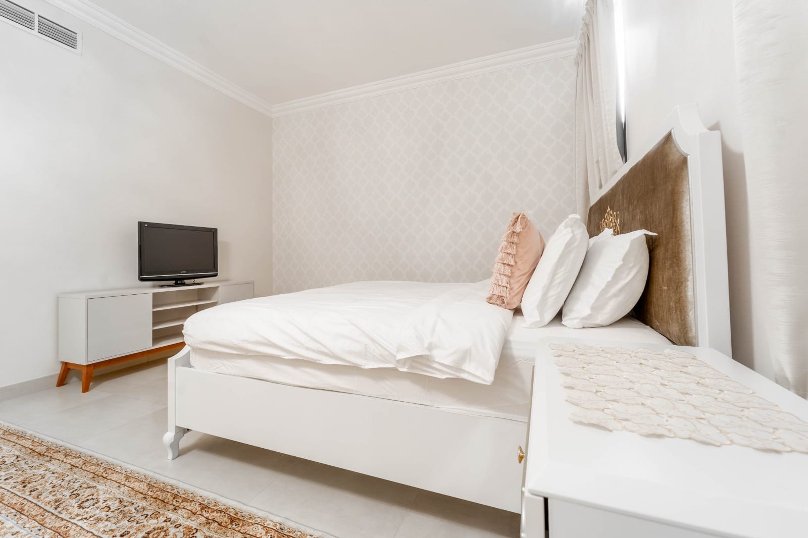 DUBAI: Apartment For Rent