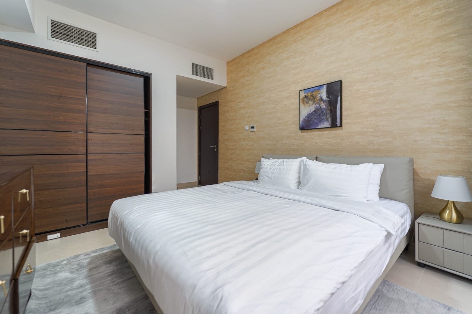 DUBAI: Apartment For Rent