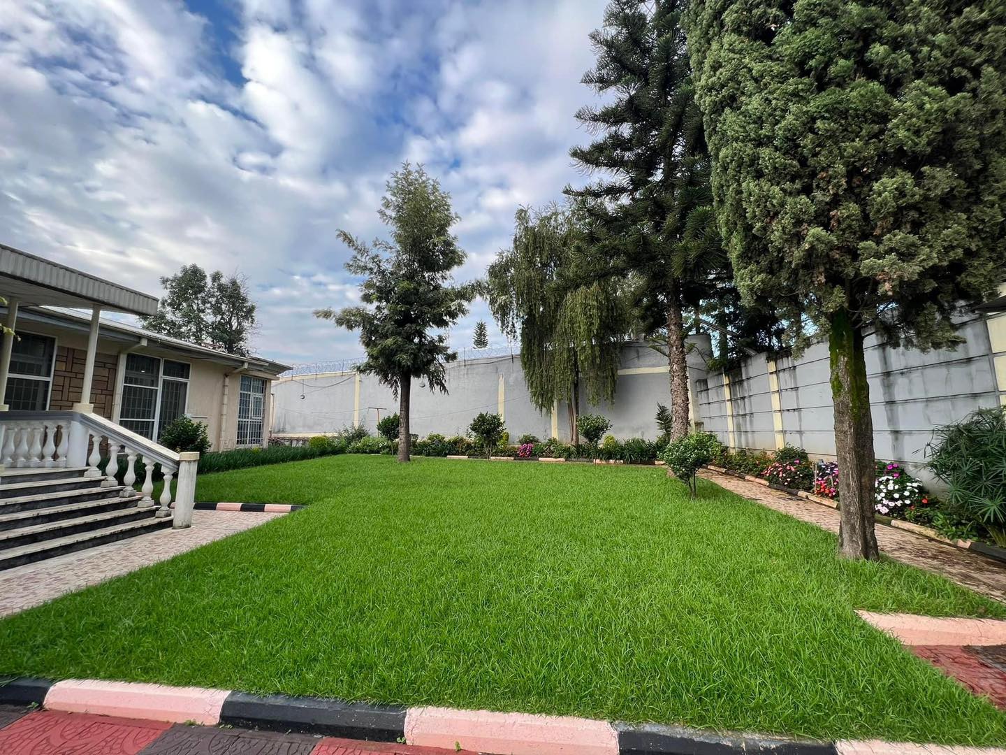 ADDIS ABABA: Garden Paradise well kept Furnished.